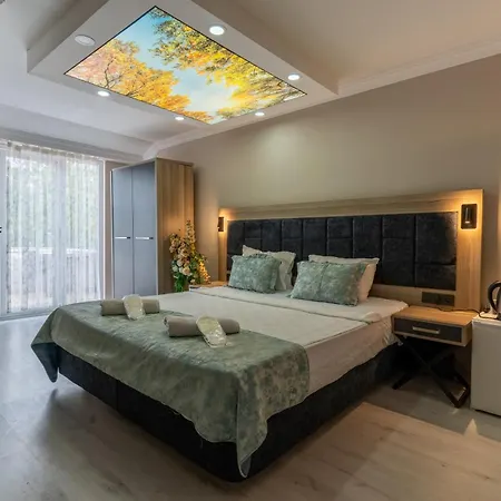 Life Hotel *